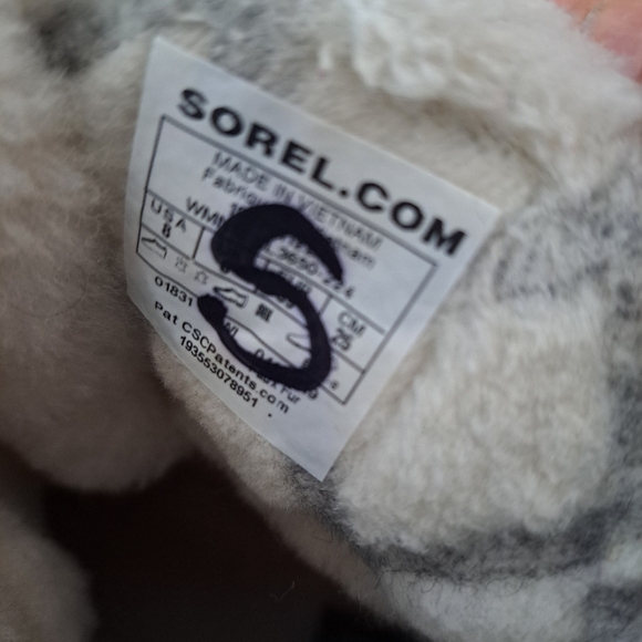 Sorel Tan and Black Winter Boots - Picture 10 of 11